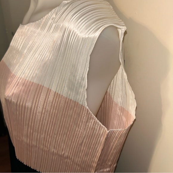 Vintage August Max Woman Sleeveless Blouse - Picture 7 of 12